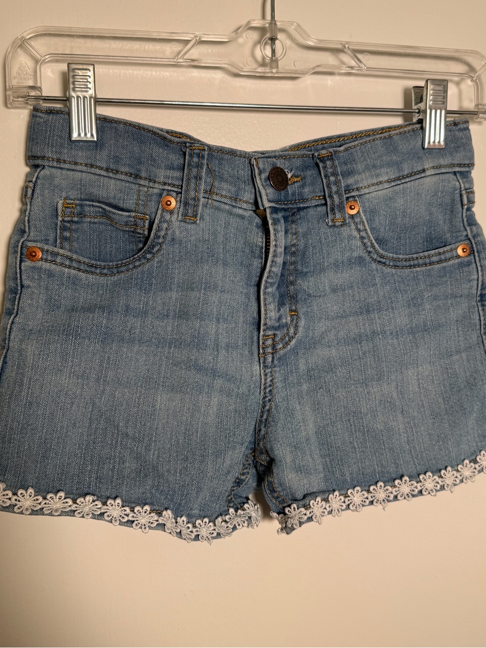 Kids-Girls Levi's Girlfriend Light Wash Denim Shorts with Floral Lace Trim Sz 10